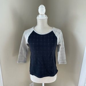 Black and White 3/4 sleeve sweater